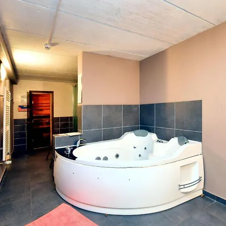 Spacious Chalet With Sauna In Chalet Beauraing